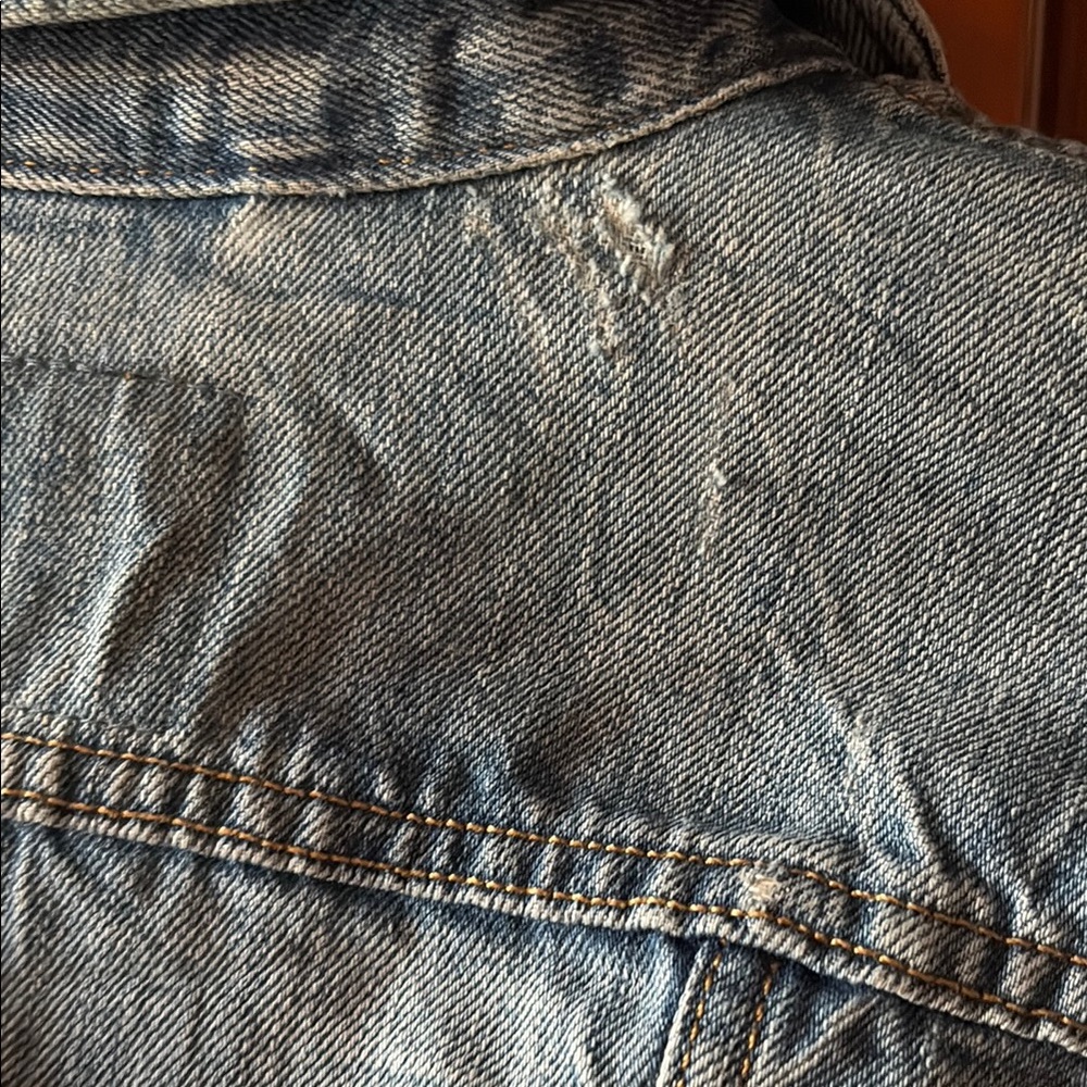 Levi's Classic Denim Slightly Distressed Women's Jacket - Picture 8 of 11